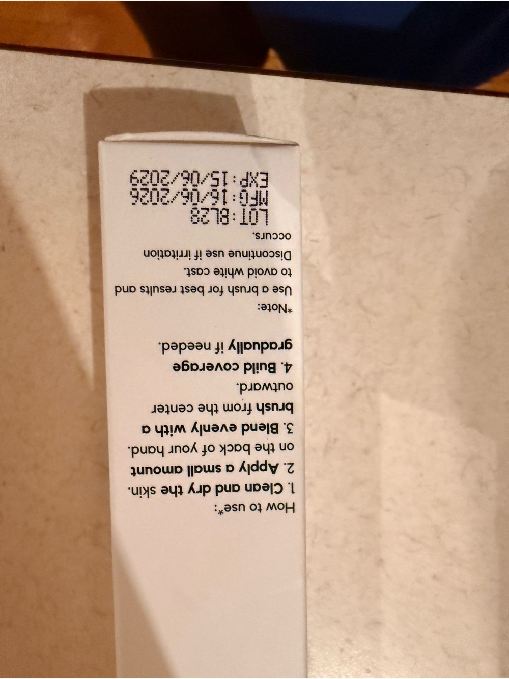 Luxe Color Changing Foundation - White Packaging - Picture 2 of 2